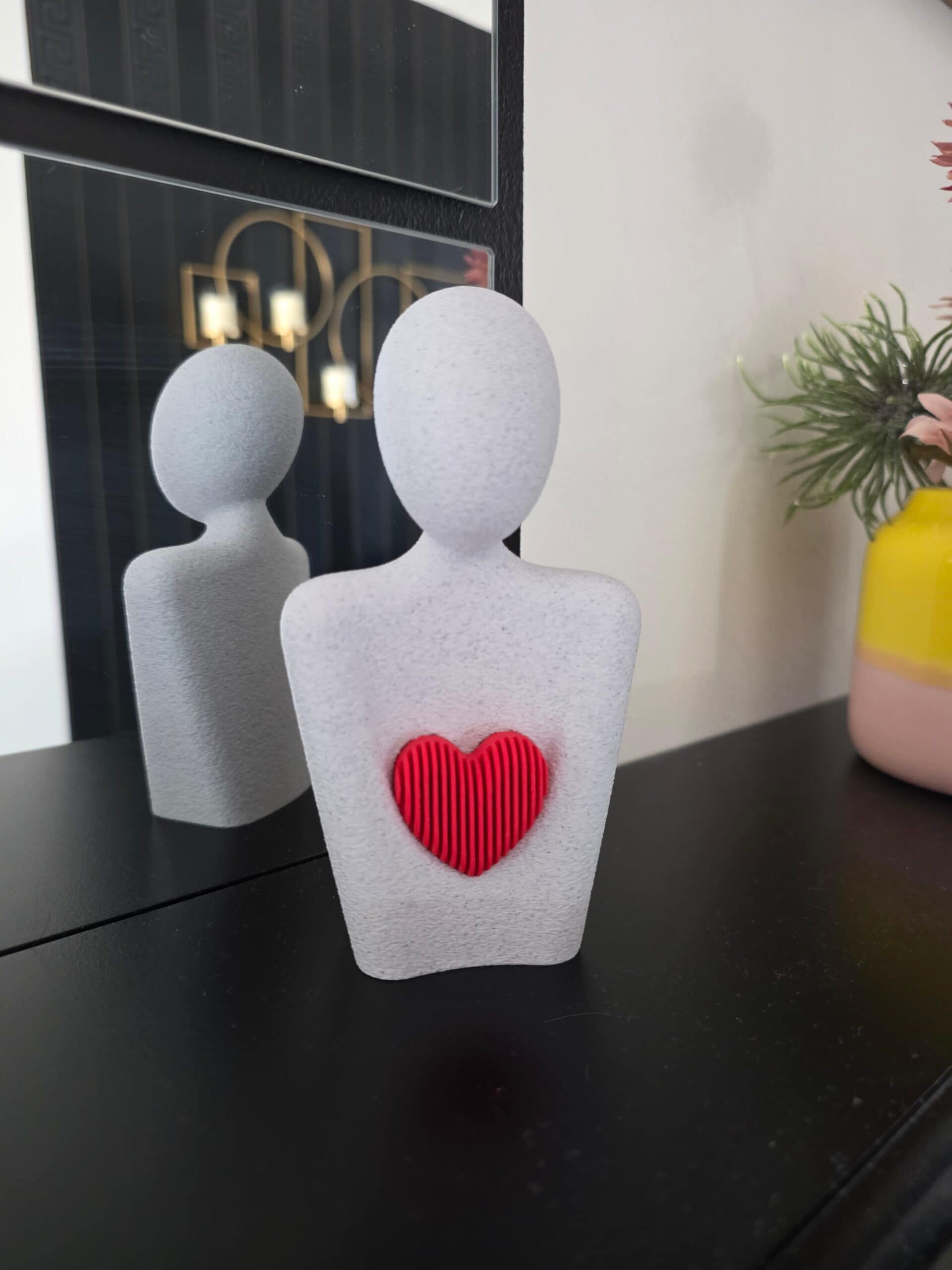 Figur mit Herz